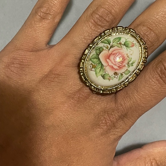 Vintage Floral Ring - Picture 2 of 4